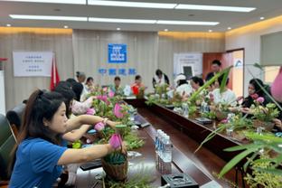 华盛顿谈阵容深度：球队里优秀球员很多 并且大家的目标就是赢球